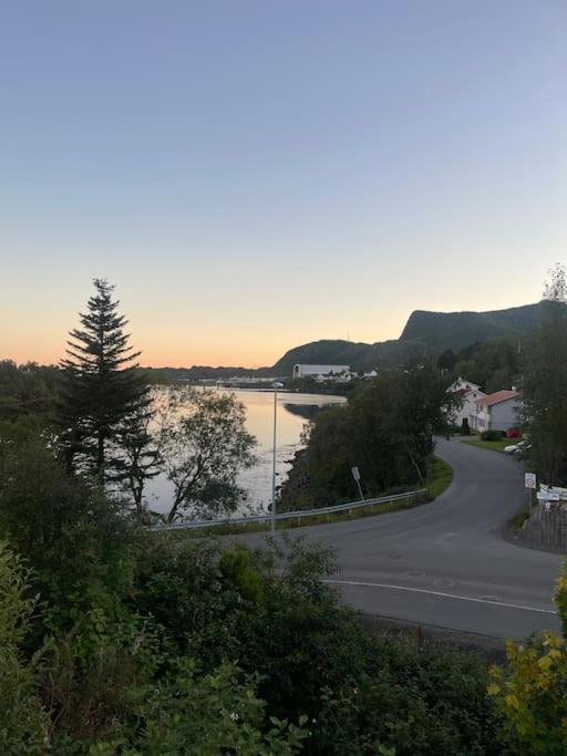 Liten Eldre Og Koselig Studiohybel Svolvær Εξωτερικό φωτογραφία